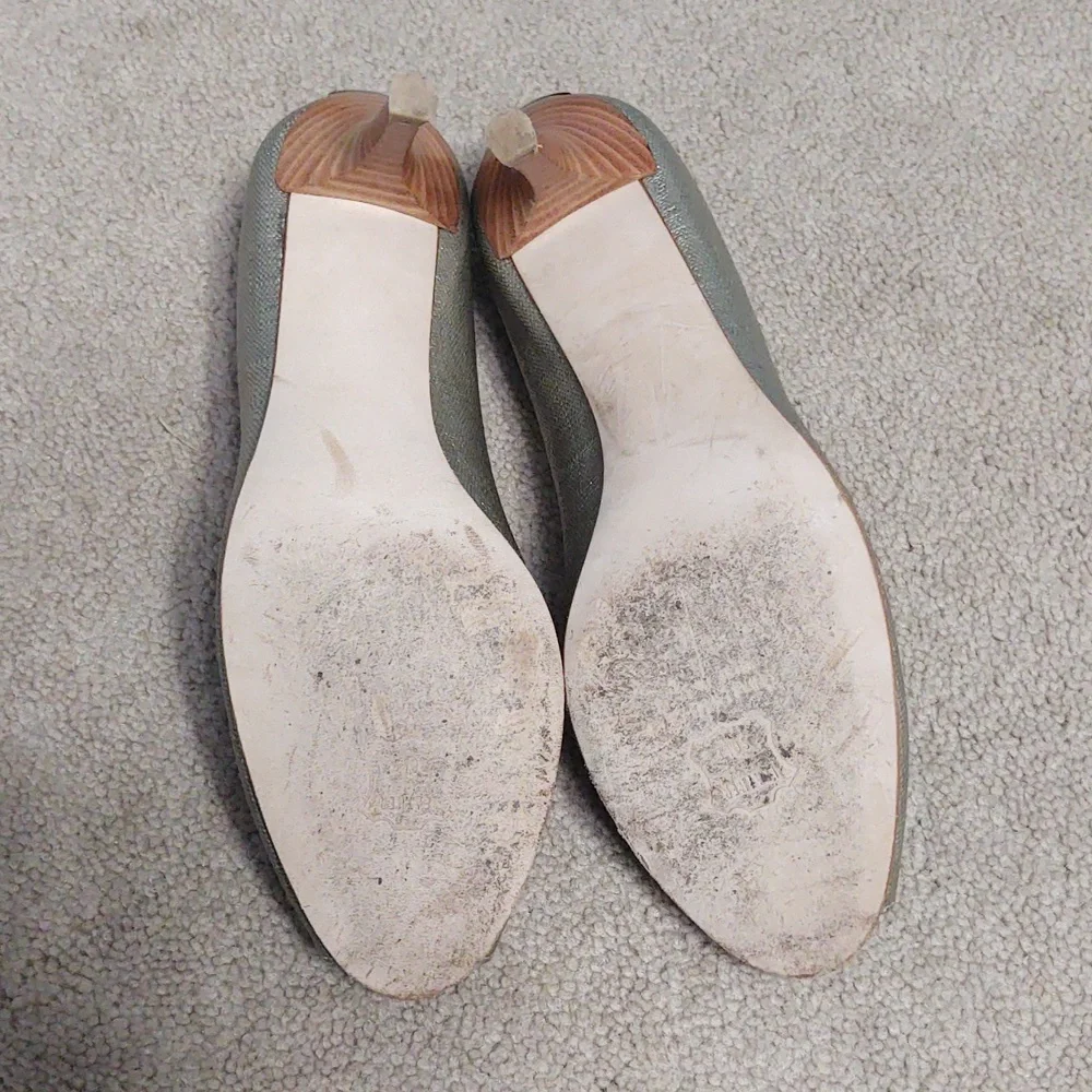 VGUC Stuart Weitzman silver metallic peep toe pumps with wood heels